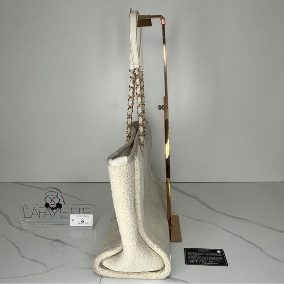 Chanel Deauville Shooping Tote - Picture 4 of 5